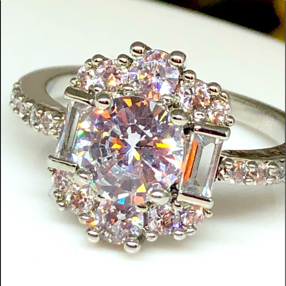 925/14kw Gold Elegant CZ Dinner Ring